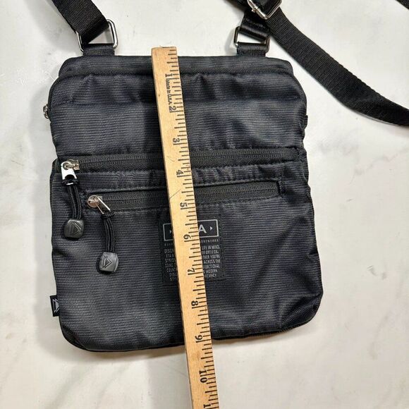 ETA Everyday Travel Adventure Multi-Pocket Black Crossbody Purse Lightweight Bag - Picture 5 of 14